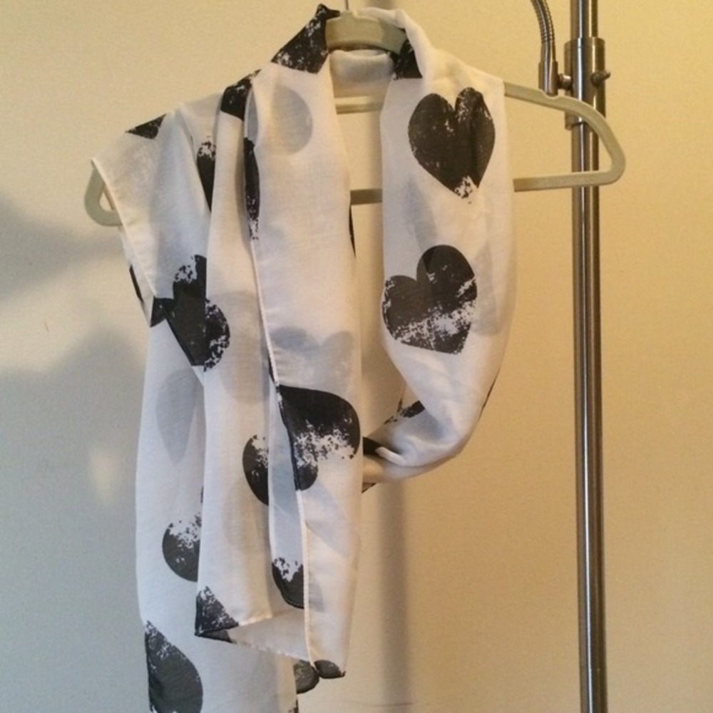 💫white sheer heart scarf💫buy 1 for 8$ /2 for 13$